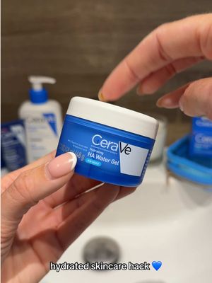 dry, dehydrated skin? not on our watch 👀 #cerave #skincare #gelmoisturiser #hawatergel 