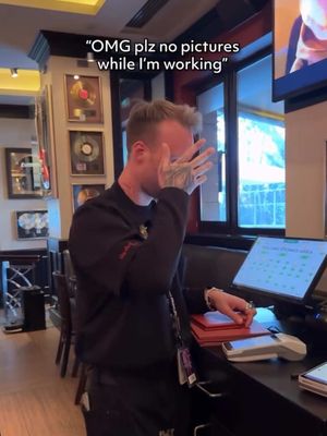 Our teams can be shy… (sometimes) 😜 #HardRockCafe #TeamCulture #RestaurantLife #HospitalityLife #BehindTheScenes