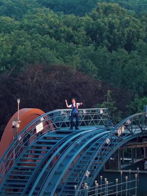 Dit noemen we werken op hoog niveau! 🕺🎢 Wat is jouw hoogtepunt in de Efteling? #efteling #baron1898 #drone