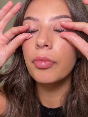 Long-lasting lashes. Easy-off tubing technology 🖤