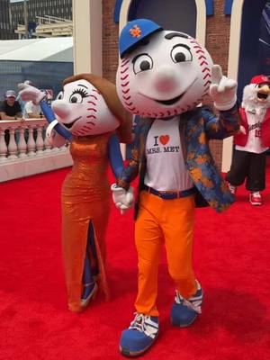 Mr. and Mrs. Met stun on the red carpet #mets #redcarpet #allstar #mrsmet #mrmet