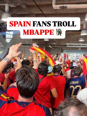 SPAIN FANS TROLL MBAPPE 🧌 La Roja fans gave Kylian Mbappe the exact same treatment they gave to Cristiano Ronaldo, in the same stadium no less. After Spain defeated France 2-0 in their World Cup semi-final 🇪🇸 📹 IG/@carlospaisal