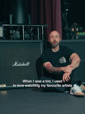 @jeffstinco of @simpleplan has come full circle - from dreaming of that 800 tone, to playing it live on stage at full whack. This time, he’s plugging into the modified 1959 and dialing up the punch factor even further. #marshallamps