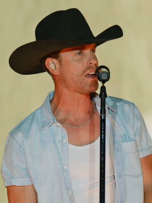 Ridin’ Roads live in York, PA #dustinlynch #countrymusic #livemusic #OnTour #countryroads 