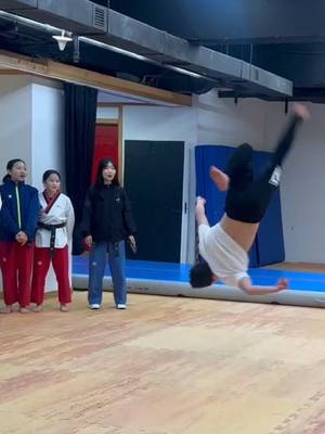 That reaction tho >>> #tricking #flipping #taekwondo #fyp #viral 
