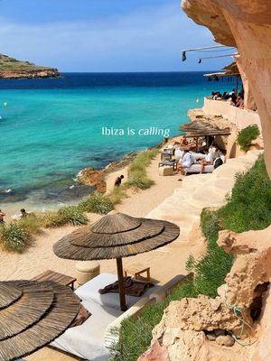 #Adv | 🇪🇸 From wandering through Dalt Vila and discovering hidden coves, to incredible Mediterranean food, dreamy sunsets and some much-needed relaxation. ✨ We stayed at @IbizaGranHotel, the perfect base to experience a different side of Ibiza and explore everything the island has to offer. 💙 Save this for your next trip to Ibiza! 🇪🇸 #Ibiza #IbizaTravel #SpainTravel #TravelGuide