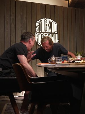 We’re joined by Peter Crouch on this episode of Stick to Football! Have a watch if you like 🙏🏻 @The Overlap 