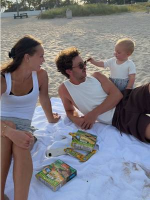 #ad Beach days are always better when you come prepared ☀️🏖️ Throwing these new Nature Valley Protein bars in our bag has become such an easy grab-and-go snack these days. @Nature Valley 