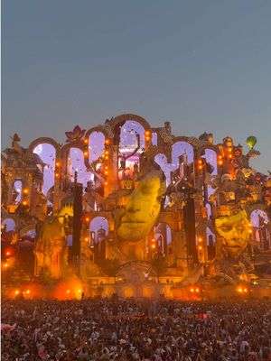 Back where they belong, @The Chainsmokers #tomorrowland #electronicmusic #festival 