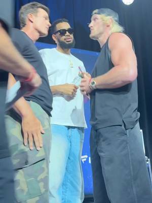 TOM BRADY JUST SLAPPED LOGAN PAUL AT #FanaticsFest 😱😱😱 #WWE #TomBrady #LoganPaul