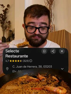 Me duele esto, el camarero muy simpático, pero de la simpatía, dos personas en sala, para cinco mesas, no pueden dar un servicio así, es un buen restaurante, arroz la mitad regular, la otra mal, todos saladísimo. Me han hablado bien y vengo recomendado y me fastidia hablar así. Restaurante Selecte, en Elche #bar #restaurante 