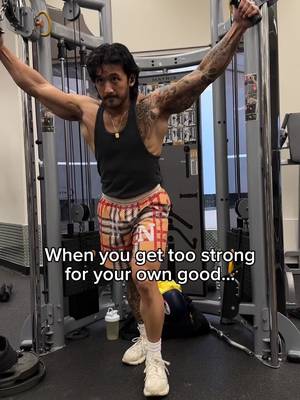If you’ve ever felt like you were falling back during your cable flys or presses and you didn’t want to roll a bench over this is my favorite way to get it done. Give it a try!  Train like me! Make better gains. Join my 3-5 day programs. Find them in my bio! -Exercise videos and set up instructions  -Alternative exercises  -Form checks (by me!) -Ask me questions in the team chat  -Track progress in app  And more!