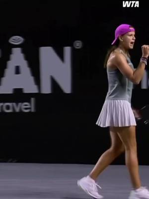 Throwback: 2026 Merida ⏮️  Emiliana Arango was pulling out all the tricks under the lights in Mexico.  #WTA #EmilianaArango #Tennis #HotShot #MeridaOpen 