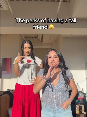 The height difference is working in my favor 😂♥️@A L E X I A  #shortgirlproblems #shortgirl #tallgirl #tallgirlproblems #shortfriend 