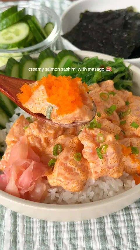 creamyyyy salmon sashimi with masago 🍣 this has been one of my favorite meals lately because it comes together in minutes and tastes just like something you’d order at a sushi restaurant! ingredients: ♡ 14 oz sushi-grade salmon, cut into large cubes ♡ 1/4–1/3 cup japanese mayo, depending on how creamy you like it ♡ 1–2 tbsp sriracha, depending on how spicy you like it ♡ 2 heaping tbsp masago (i personally love extra fish eggs) mix everything together, then serve with your favorite toppings and sauces! i love mine with: ♡ cucumbers ♡ seaweed salad ♡ pickled ginger ♡ rice ♡ eel sauce ♡ wasabi ♡ roasted seaweed ♡ diced mangoes  ♡ green onions  the best part is that you can customize it however you want. make it spicy, load it up with toppings, or keep it simple. your creation is completely up to you! #creamysalmon #sushi #asianfood #homecooking #salmon 