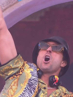 THERE REALLY IS NO PLACE LIKE @Tomorrowland COME ON THE FISH LETS FKN HAVE IT 😂😂❤️ THANK YOU!!