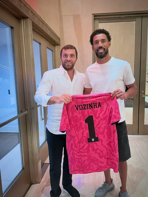 The most unexpected 𝐆𝐎𝐀𝐓 of the 2026 World Cup, a magic story to stay in our memories forever 🐐🇨🇻 𝑯𝒆𝒓𝒆 𝒘𝒆 𝒈𝒐! Thanks for your shirt, @vozinha1 🫱🏻‍🫲🏼