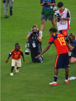 I saw a lot during the World Cup final, but for me, the trophy for cutest moment goes to Lamine Yamal & his brother Kenye 🥰