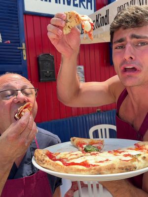 The REAL Pizza 🇮🇹 #chaletprimavera #ischia 