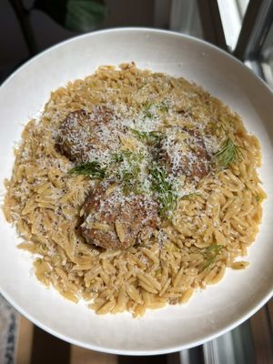 #JENNIEOBrandPartner Here’s a quick and flavorful summer meal with @Jennie-O Turkey Lean Ground Turkey: One-Pot Lemon Herb Turkey Meatballs and Rice. Pick up JENNIE-O® Turkey at your local retailer today!