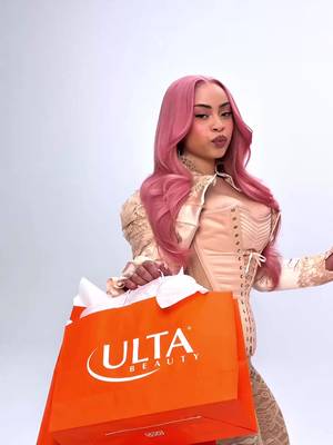 What’s in the bag? Find out LIVE with @ice spice on July 22 at 1:30 PST/4:30 EST on our TikTok Shop! 💋 Click the link above to register!