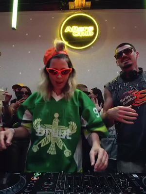 ⚡️top track of the set @blondish ⚡️   still time to catch her tomorrow in LA!   🎥: @kylejetter @rossmerrill   #blondish #venicebeach #skate #dj