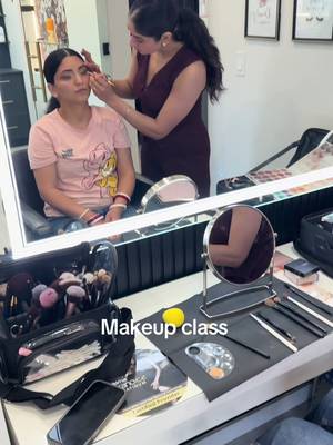 #selfmakeupclass #makeupclass #edmontonmakeupclass #hairclass #yegua 