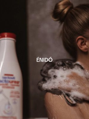 Hirdetés | Esti énidő 🧖🏽‍♀️❤️ Számomra az esti rutin nem csupán a nap lezárásáról szól, ez az a néhány perc is, amikor kizárólag magamra figyelhetek. Egy meleg fürdő, egy kis bőrápolás, és máris egészen más érzéssel bújok ágyba. Amióta megszültem, a Lactourea testápolója teszi teljessé ezt a rutint. Imádom, hogy ilyenkor a bőröm megkapja azt a törődést, amit megérdemel, ráadásul 10 bőrgyógyászból 9 is ajánlja. 🤍 #Lactourea #RepairedSkinYoungSkin