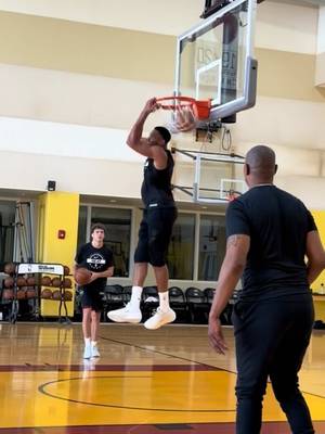 The squeaking is our favorite sound 😎 #howlifesounds #giannis #NBA 