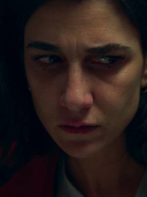Ruth volvió para el funeral de su madre y se encontró un enjambre de dudas, medias verdades y secretos. La película #LosCreyentes, con Stéphanie Magnin y Jose Coronado llega el 24 de julio.