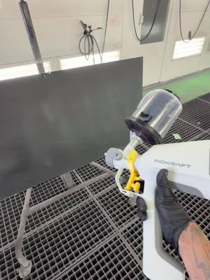 Let’s run it back! This time vertical. I sprayed this panel with the @inokraft DX electric paint gun. Random color from leftover basecoat and some fastline production clear with what I would assume is a bad fast activator 🤣. You can’t tell me that you couldn’t cut and polish this and it would be perfect for a daily driver. I’m still impressed, especially for something that’s $140.  . . . #refinishkulture #refinishtechnicians #autobody #refinishfamily #inokraftDX 