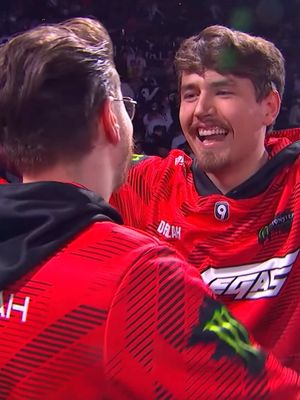 OUTSMARTED THE ENTIRE CROWD for the win 🌎💍 @faze.vegas #callofduty #faze #fazeup #fazeclan #codleague 
