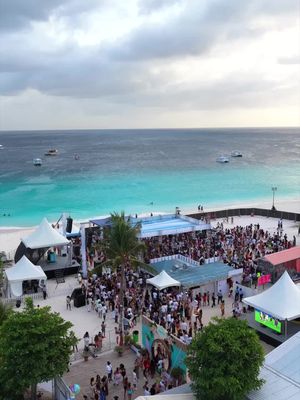 If this weekend was the warm-up, Crop Over 2026 is going to be UNREAL. 🔥🪶 Two days, non-stop vibes, and one massive Sea of White! 🤍 Tipsy Music Festival delivered top-tier energy from start to finish, from the beach on Day 1 to the iconic All White stage on Day 2. Seeing local legends, alongside regional powerhouses and international dancehall heavyweights all on one stage was absolute magic. Our Bajan summer is officially in full swing! Will you be joining us for the rest of the season?💥🇧🇧✨ #VisitBarbados #LoveBarbados #MyBarbados