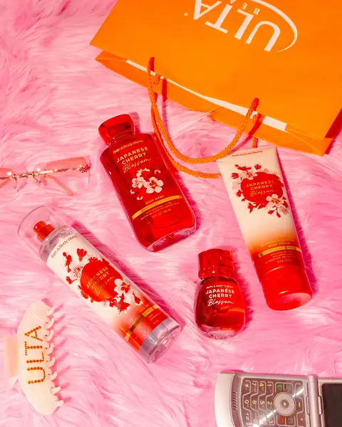 Japanese Cherry Blossom is waiting for you. 🌸🫧  @Bath & Body Works available online and in store.