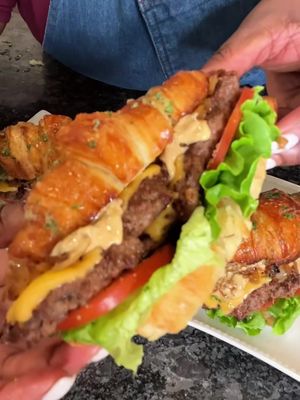 #croissantsmashburgers 