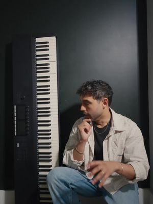 I hope you enjoyed my very non-scientific explainer of the sympathetic resonance effect that makes pianos super cool.  It’s one of my favorite features and I’m really glad @Vienna Symphonic Library just released it across all their libraries.  Their biggest VSL piano deal is live for 3 days only. Link in bio! #midipiano #midi #piano 
