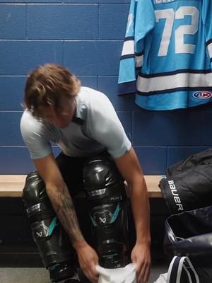 Players all over Toronto are going to tie their skates like this 🔥 @Bauer Hockey #TeamCWENCH #GavinMcKenna 