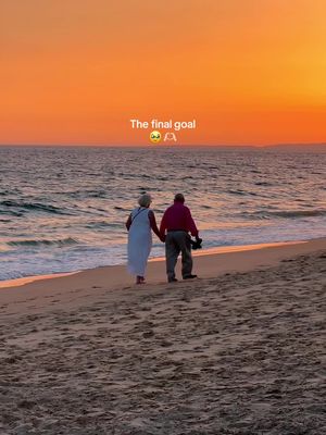 Saw this couple watching the sunset 🥹🫶🏻💛