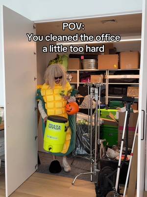 To be clear the corn costume is a must keep. #oliveoil #graza #grazaoliveoil #nyc #corn 