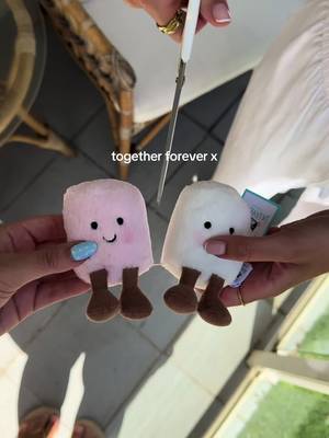 the perfect gift when your bestie lives in Australia 🤍🌸 @Jellycat #jellycat #marshmellow #bestie #australia #longdistance 