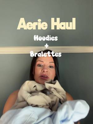 Refreshing my closet one Aerie order at a time 🛍️ 🛒link in bio  Jet Setter Hoodies: stone harbor and eyelet blue  @aerie #aeriefav #aerie #unboxing #aerierealmakers #aerie