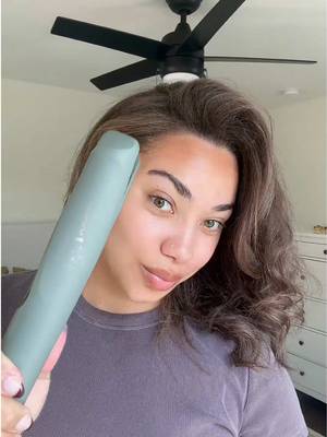 Beach or no beach, we’ve got the waves. 🏖️ The Remington® Botanicals™ Twist and Curl Multi Styler gives an effortless, wavy look, whether you’re beach or poolside. See for yourself at the link in our bio! #RemingtonHair #beachwaves 