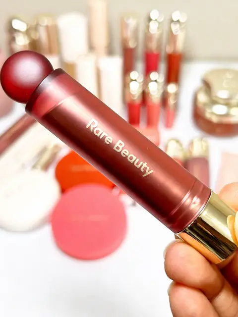@Rare Beauty Soft pinch lip oil stick 💄 @Selena Gomez never fail to impress us with these new launches..  Stay tuned for the review….  Have you tried this? What’s your favorite shade? comment 👇🏻 #rarebeauty #lipoilstick #rarebeautybyselena #selenagomez #rarebeautylipoil 