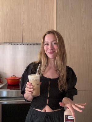 J’ai finalement essayé la tendance du latte à l’huile d’olive…👀 avec les sirops pour café glacé de @Tim Hortons QC ,  retrouvez-les dans la plupart des épiceries partout au Canada. #TimHortons #FraisÀTonGoût #pub 