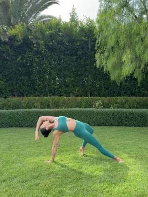 A little sculpt, a little sweat, a lot of glow. ✨ Join @flowgogirl on the mat and try this flow for yourself.