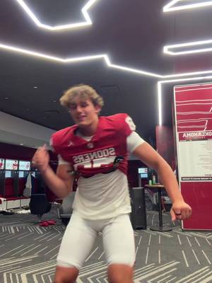 I have no clue why I know this dance 😭 😂 #jakekreulclassic #oufootball #CollegeFootball #football 