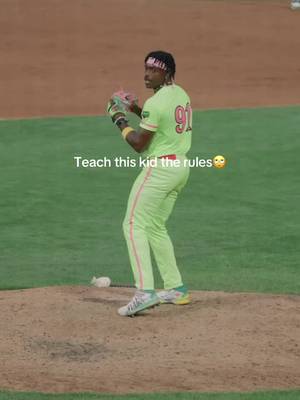 It’s a lawless land out here  #sportscenter #MLB #cosmicbaseball #baseballboys #barstool 