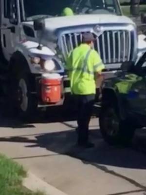A garbage truck vs. SUV standoff quickly escalates. 🚛😳 #RoadWars