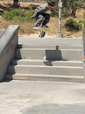 KICKFLIP 🥵#fyp #clips #Skateboarding #kickflip #skate 