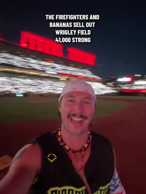 This might be the greatest light show Wrigleyville has ever seen!!!🙌⚾️ #baseball #sports #bananaball #chicago #xyzbca @theofficialfirefighters @thesavbananas 